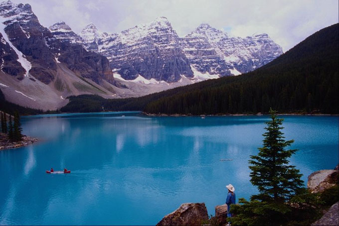 Озеро в горах, Канада