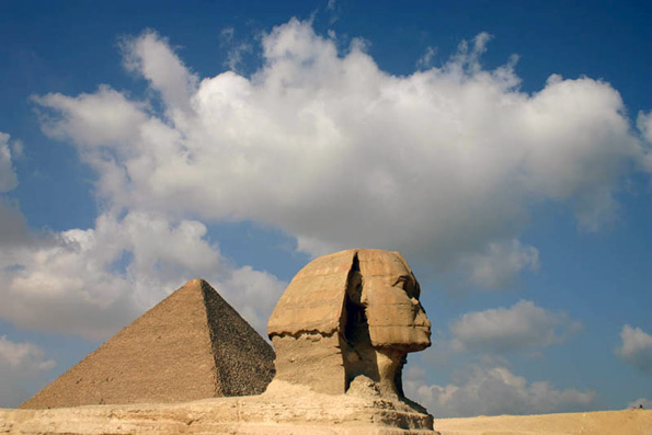 Пирамиды ы пустыне, Гиза, Каир, Египет